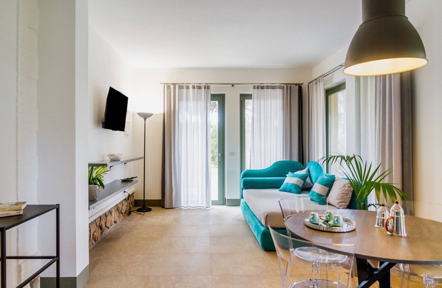 Casale Lorenzo - Apartment 2 with Private Terrace, Shared Garden and Air Conditioning