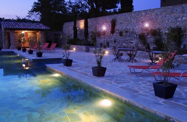 Casale Monticchio, 18th century farm house, 4 guesthouses for up to 28 people