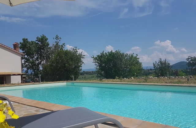 Casale Rosie' 3 BEDROOMS + 4 FULL BATHROOMS + WIFI + PRIVATE POOL