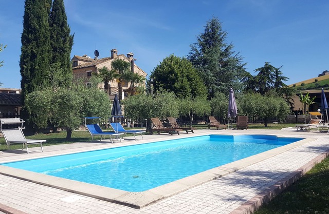 Casale Terra e Sole, private pool, Jacuzzi, 9 bedrooms, 22 people,