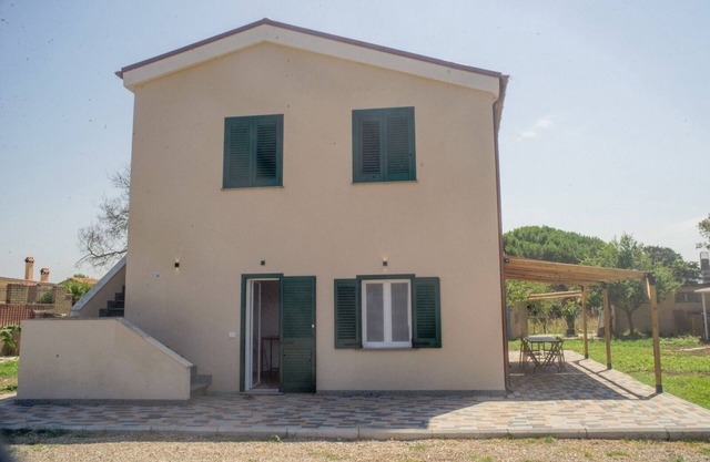 Casaleri is the ground floor of a Maremma reclamation farmhouse 3 km from the sea