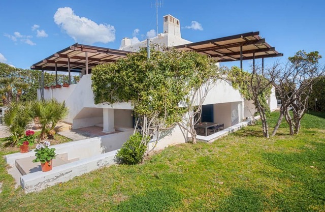 Casalmare Verde 1 STEP FROM THE SEA! Patio & garden