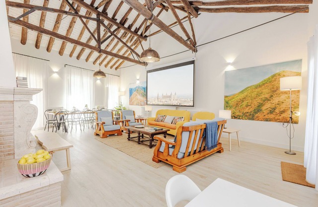 CasAntonia, only 35 km from Puy du Fu Toledo, ideal house for families.