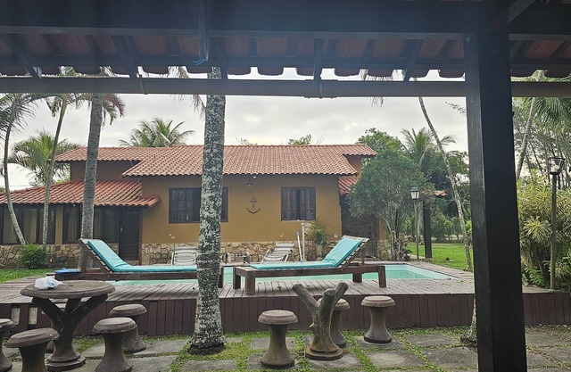 Casarao em Condomínio Unamar/Cabo Frio com Piscina, Churrasqueira e gd Quintal