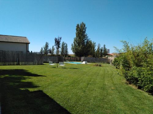 Casas Olmo y Fresno jardín y piscina a 17 kilómetros de Salamanca