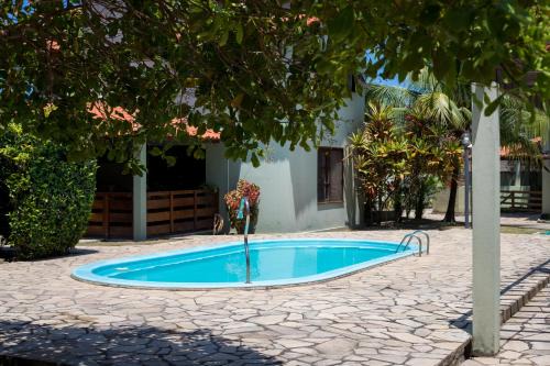 Casasveraneio casa top com 2 suítes com ar condicionado a 100 m da Praia - Barra de São Miguel, 7 minutos do gunga e 3 da praia bonita e conchas ! Área gourmet particular com churrasqueira , chuveirão !condomínio com muito verde,piscina de 10m!