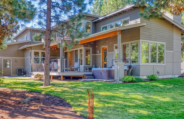 Cascade Crest-Family Friendly Home, Hot Tub, Private Yard
