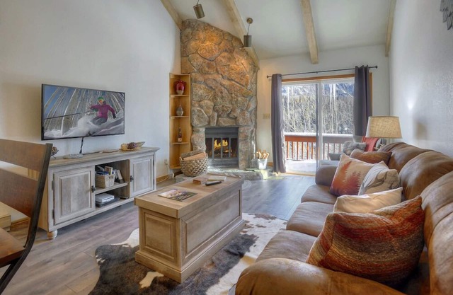 Cascade Village/Deck w/Mountain Views/Heated Pool