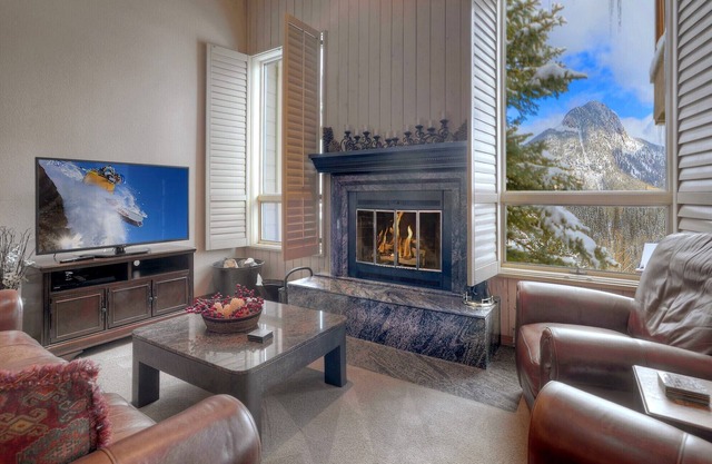 Cascade Village/Two Decks w/Great Views/Heated Pool