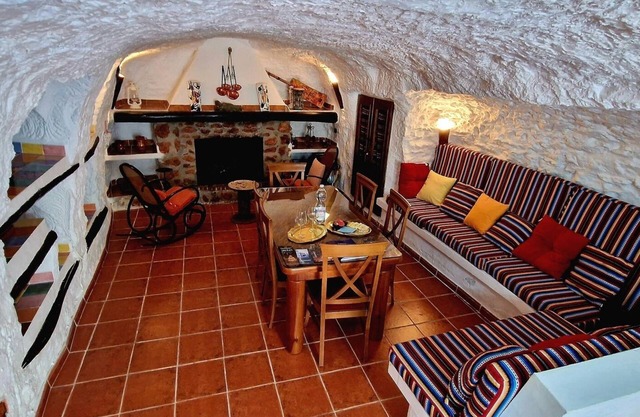Cascamorras Cave House "Capricho andaluz".