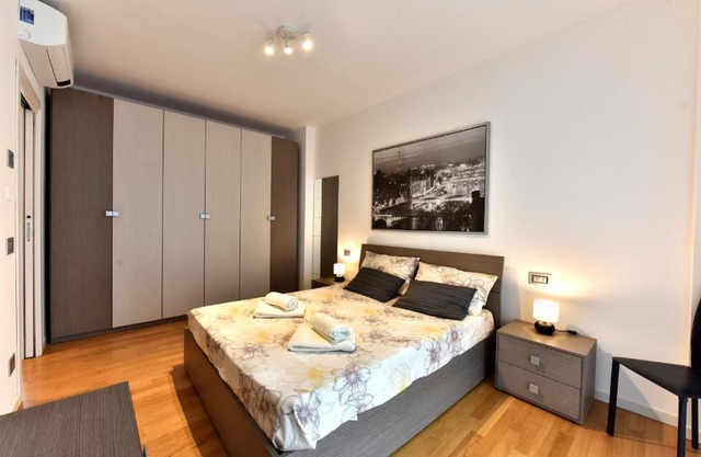 CaseOspitali - Casa Kikka, elegante appartamento con balcone in nuovo condominio per 4