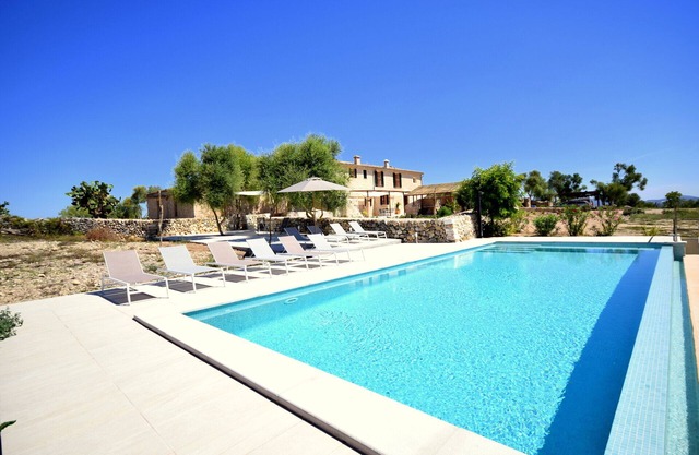 Cases d'Alcudiarrom in mint condition in a very quiet location for 12 people