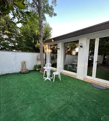 Casetta con giardino