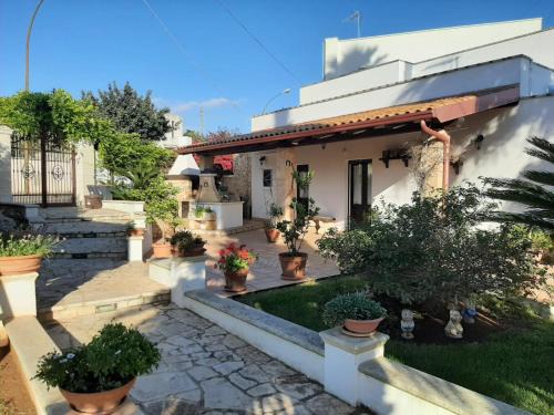 Casetta Dei Nonni con Giardino, by Apuliahome