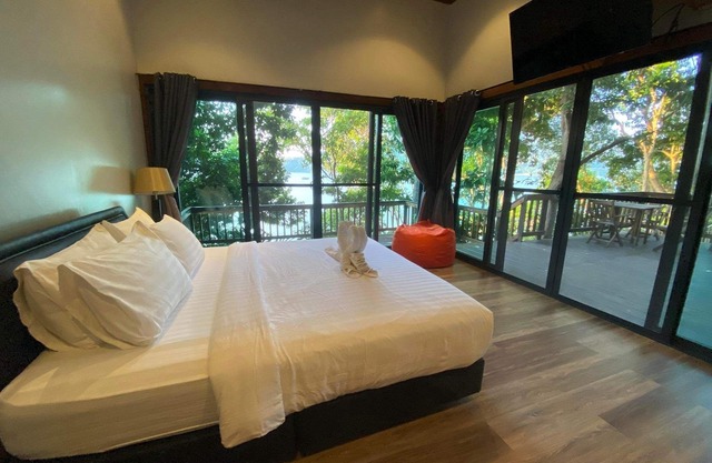 Cashewnut Cove Bungalow - Beach Front