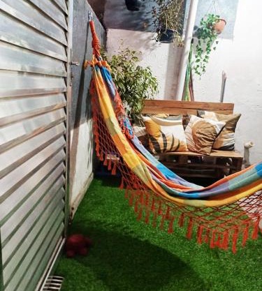 Casinha Linda, 4 camas para 5 hóspedes e próximo ao metrô