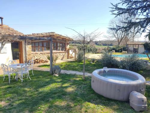 Casita con jacuzzi - Rectoria de Dosquers