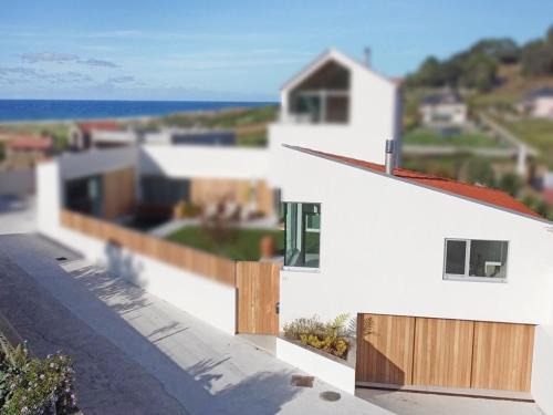 Casita con jardín en playa de Razo