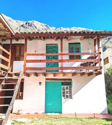 Casita en Ollantaytambo con vista a las montañas