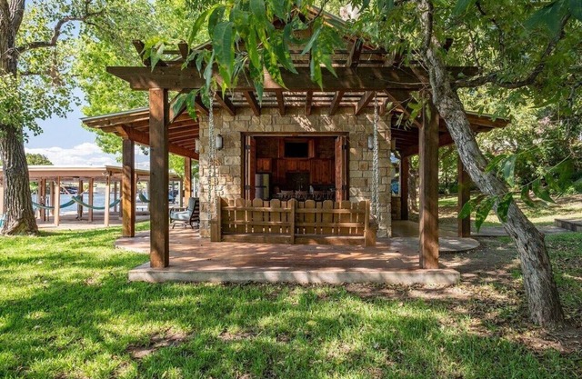 Casita Grove-2 Lakeside Homes w/Casita & Boat Lift