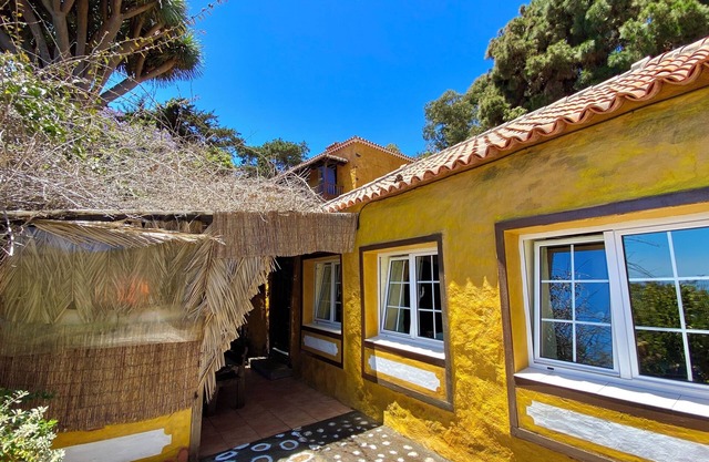 Casita Mazo, 1 bedroom, living with sofabed and kitchen bar, bathroom