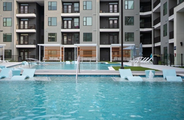 Casita Verde | near Q2 and Domain | King Suite