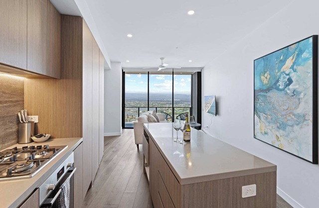CASSA CASIN0 - City Views 1 Bed Apt in Broadbeach!