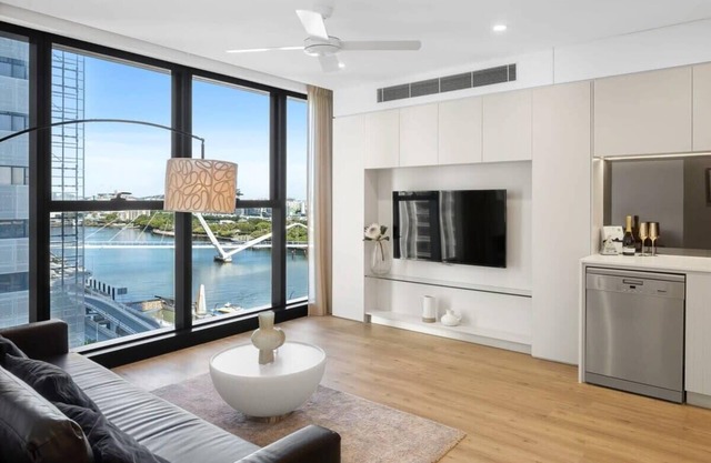 CASSA ONE - Luxury 1b Apt w/Outdoor BBQ Area