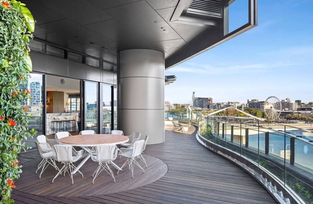 CASSA ONE - Luxury River-View 1 Bed Apt in Brisbane City!