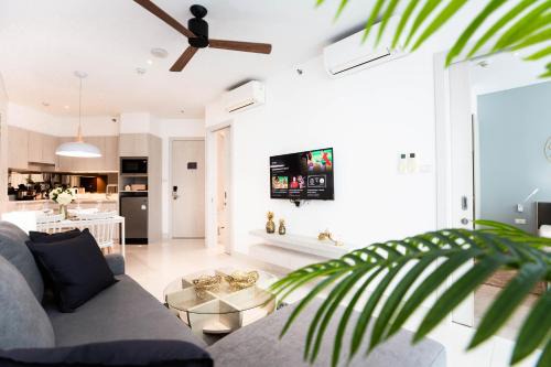 Cassia 1 BR Lake&Pool View apt by NLA