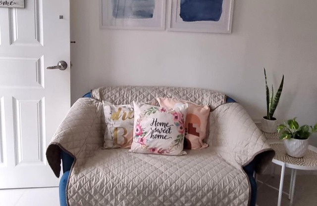 Cassie Homestay - Yuna Door 2 - Furnished Home in Butuan