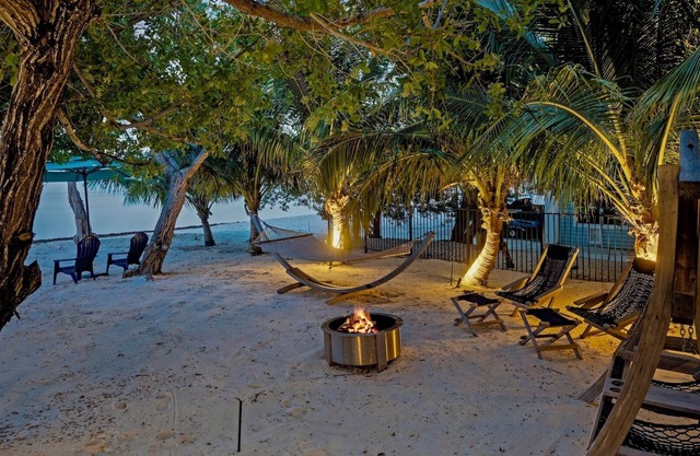 *CASSIE’S PARADISE @ SUGARLOAF SHORES* Waterfront Mansion & Pool + LAST KEY SE