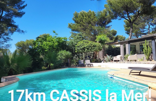 CASSIS 18KM MAS OASIS VERDURE FABULEUX HAVRE PAIX RARE PISCINE JETS DÉCOR ZEN