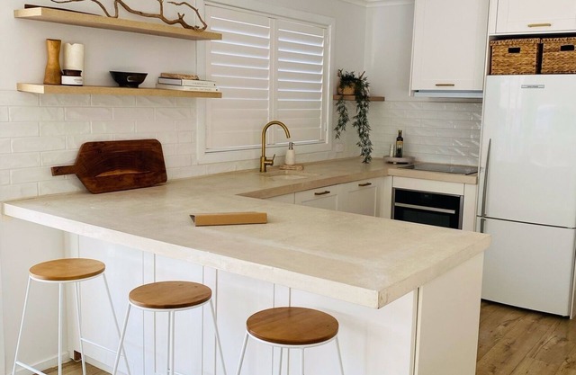 Castaway, Cowes beach house