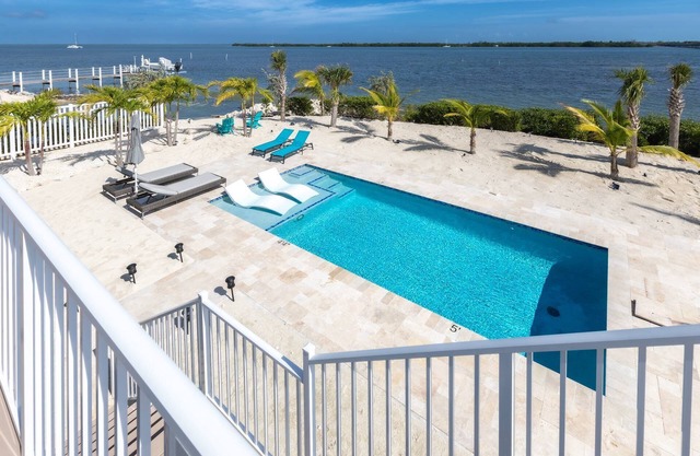Castaway On The Keys: Experience Spectacular Open Water Living on Bogie Channel, Pool & Dockage!