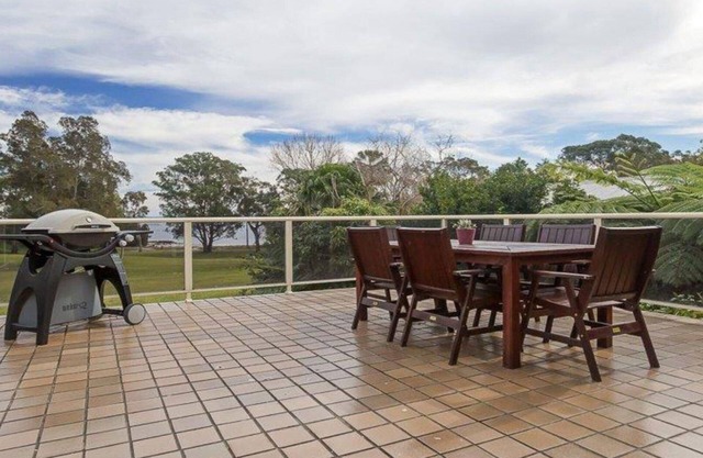 Castaways, 36 Cromarty Road - Beachfront house
