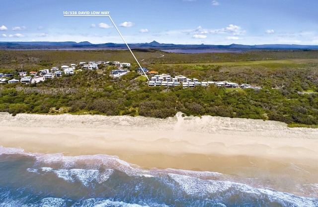 Castaways Beach House, Sunshine Beach and Pet Friendly