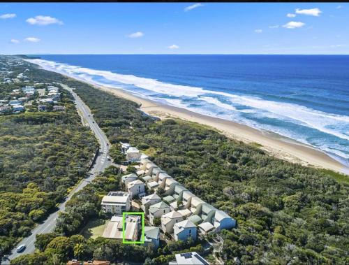 Castaways Penthouse Noosa, Beachfront Pool Tennis