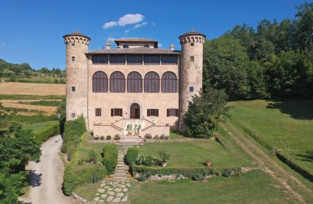 Castello di Galbino - A fairy tale castle in the country of Saint Francis