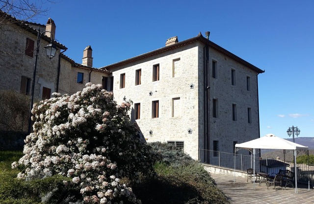 Castello Izzalini Todi Resort