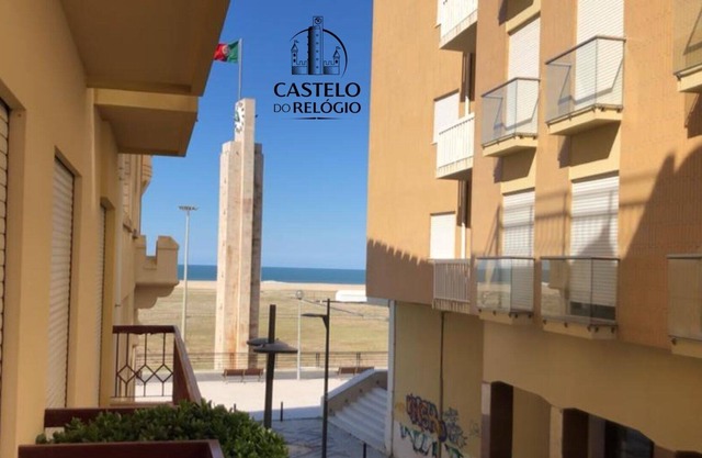 Castelo do Relógio on Holidays in Figueira