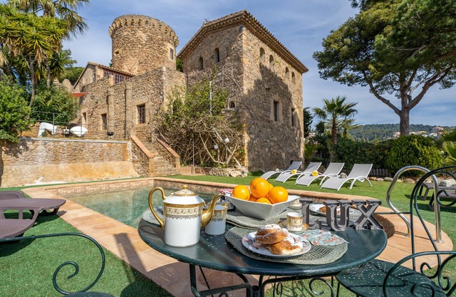 Castillo Can Xirau, Exclusive Property with private swimming pool & aircon