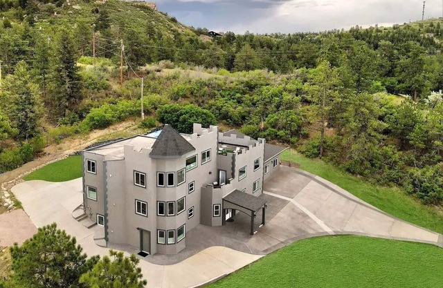 Castle 10BR 12BD 8BA Accessible CamperParking Shop Golf