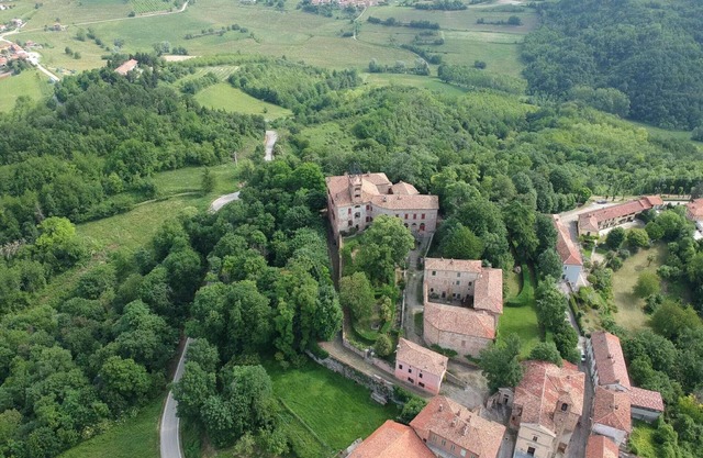 Castle Apartment in Robella near Wine Region