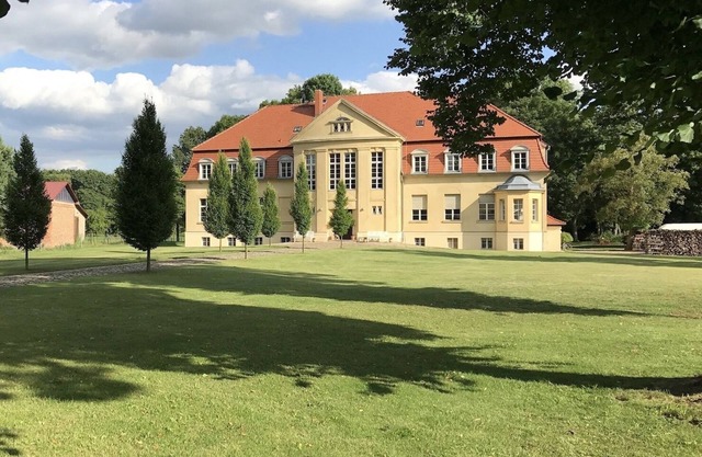 CASTLE GRABOW BÖSENDORFER APARTMENT