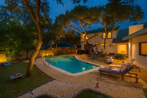 Castle Hills Escape 4BR with Pool n Game Room