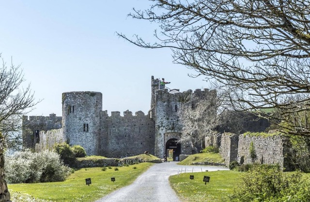 Castle House - Manorbier Castle - 5 Bedroom Castle House - Manorbier