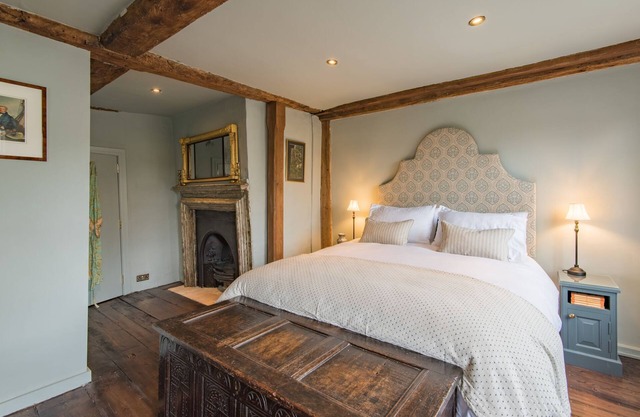Castle View - a holiday let that sleeps 4 guests in 2 bedrooms