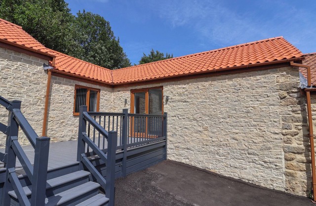 CASTLE VIEW, pet friendly, with hot tub in Scarborough