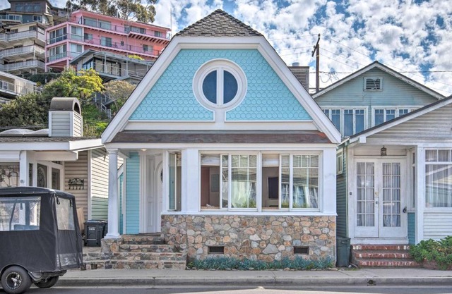 Catalina Island Home Walk to Main Street Beach!